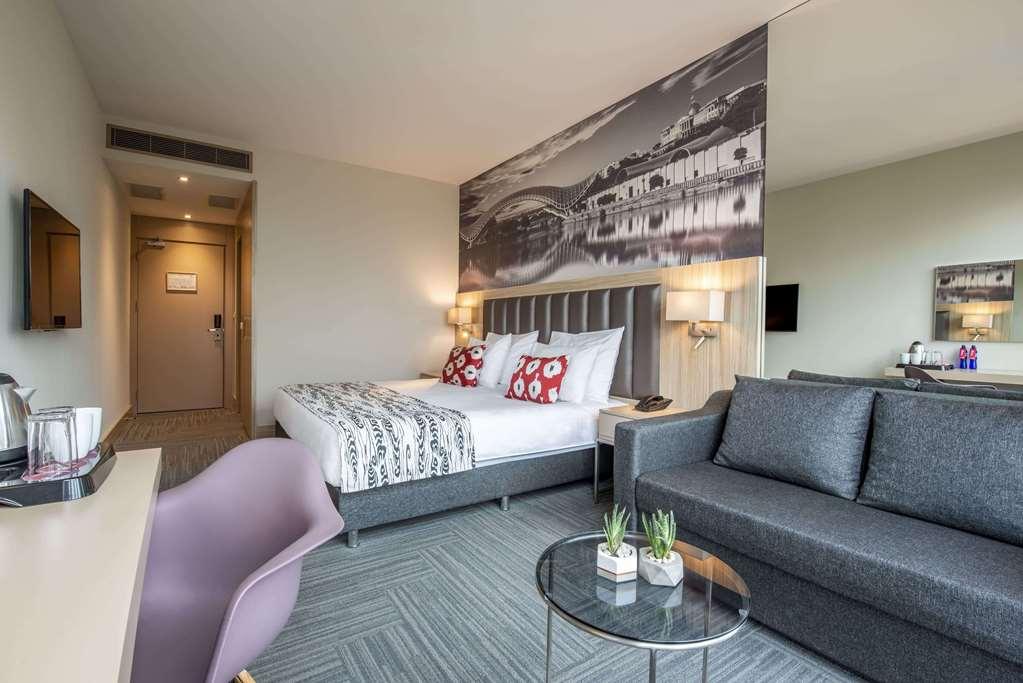 Ramada Encore Tbilisi Rom bilde
